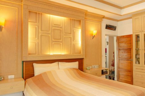 Chalet de 5 dormitorios en Hua Hin, Tailandia № 132734 - foto 9