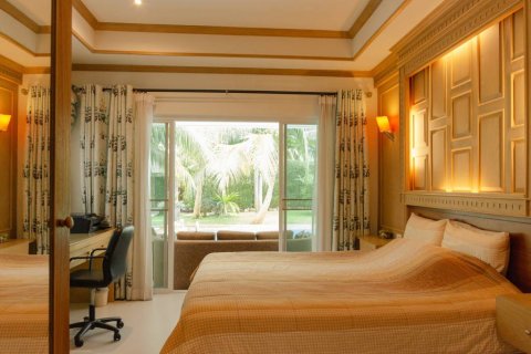 Chalet de 5 dormitorios en Hua Hin, Tailandia № 132734 - foto 8