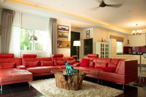 Chalet de 5 dormitorios en Hua Hin, Tailandia № 132734 - foto 3