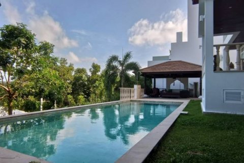Chalet de 3 dormitorios en Surat Thani, Tailandia № 132730