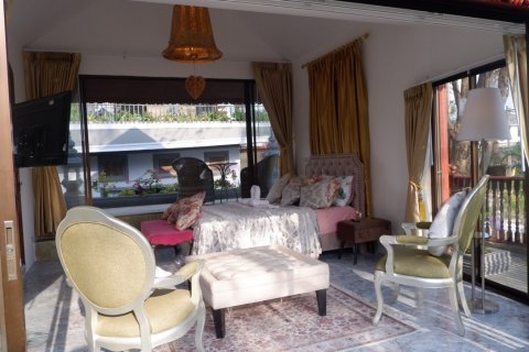 Casa de 4 dormitorios en Bang Sare, Tailandia № 107944 - foto 16