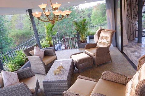 Casa de 4 dormitorios en Bang Sare, Tailandia № 107944 - foto 12