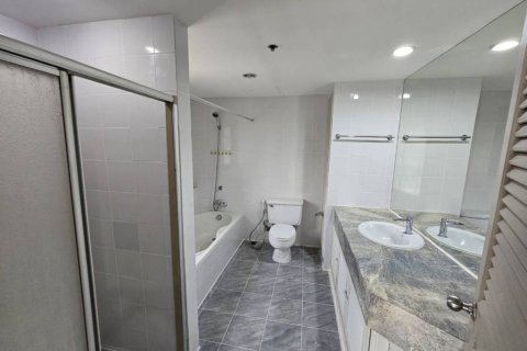 Condominio de 2 dormitorios en Bangkok, Tailandia № 132600 - foto 9