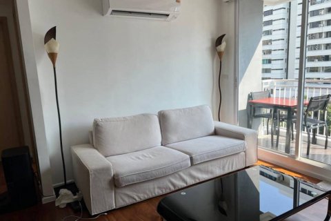 Condominio de 2 dormitorios en Khlong Toei, Bangkok, Tailandia № 132500 - foto 2