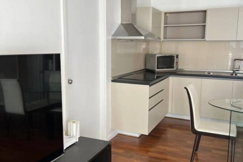 Condominio de 2 dormitorios en Khlong Toei, Bangkok, Tailandia № 132500 - foto 4