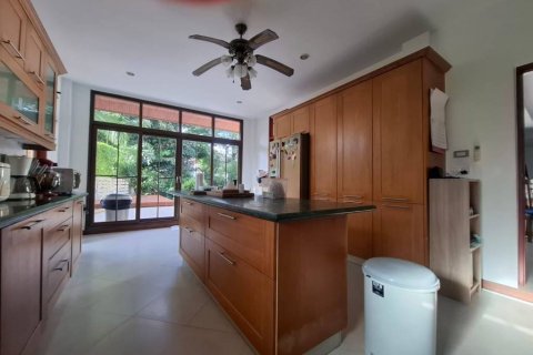 Chalet de 5 dormitorios en Phuket, Tailandia № 132502 - foto 10