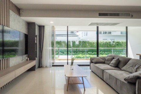 Condominio de 4 dormitorios en Pattaya, Tailandia № 104558 - foto 3