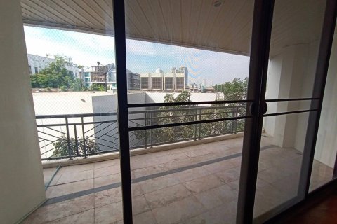 Condo in Bangkok, Thailand, 2 bedrooms  № 143168