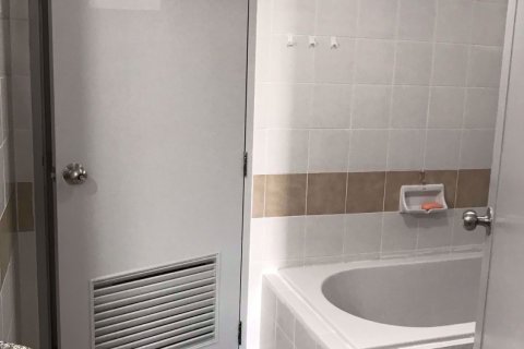 Condominio de 2 dormitorios en Watthana, Bangkok, Tailandia № 77041 - foto 9