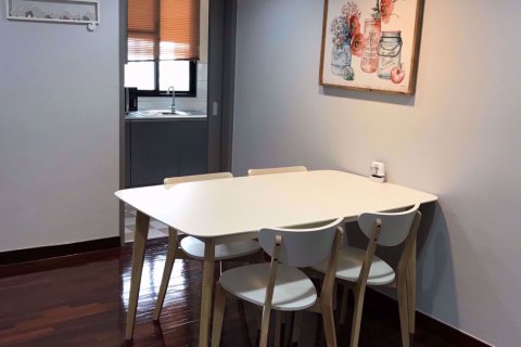 Condominio de 2 dormitorios en Watthana, Bangkok, Tailandia № 77041 - foto 4