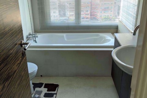 Condo in Khlong San, Bangkok, Thailand, 3 bedrooms № 77043 - photo 17