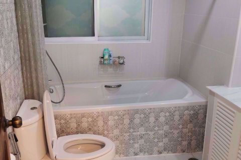 Dúplex de 2 dormitorios en Watthana, Bangkok, Tailandia № 77042 - foto 11