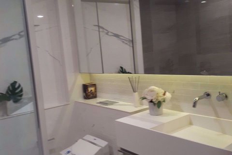 Condominio de 2 dormitorios en Watthana, Bangkok, Tailandia № 76292 - foto 12