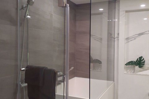 Condominio de 2 dormitorios en Watthana, Bangkok, Tailandia № 76292 - foto 13
