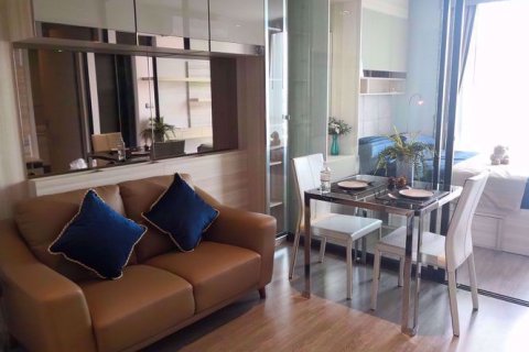Condo à Bangkok, Thaïlande, 1 chambre à RHYTHM EKKAMAI ESTATE  № 78401