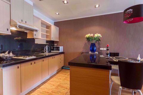 Condominio de 2 dormitorios en Khlong Toei, Bangkok, Tailandia № 77172 - foto 11