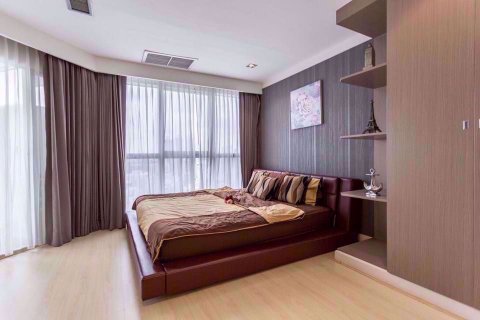 Condominio de 2 dormitorios en Khlong Toei, Bangkok, Tailandia № 77172 - foto 2