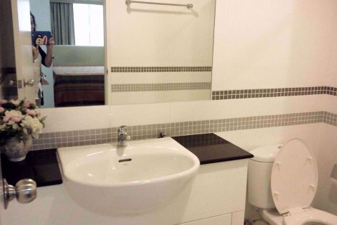 Condominio de 2 dormitorios en Yan Nawa, Bangkok, Tailandia № 77168 - foto 13