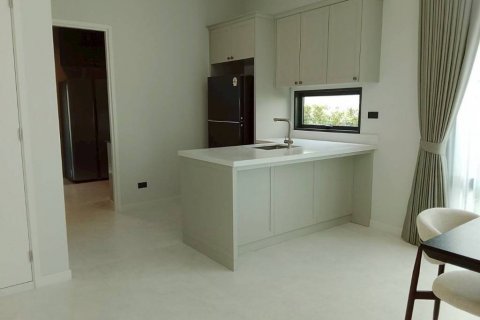 Casa de 4 dormitorios en Samut Prakan, Tailandia № 132630 - foto 7