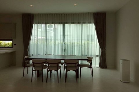 Casa de 4 dormitorios en Samut Prakan, Tailandia № 132630 - foto 5