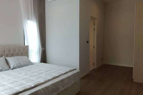 Casa de 4 dormitorios en Samut Prakan, Tailandia № 132630 - foto 9