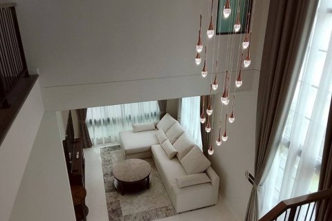 Casa de 4 dormitorios en Samut Prakan, Tailandia № 132630 - foto 2