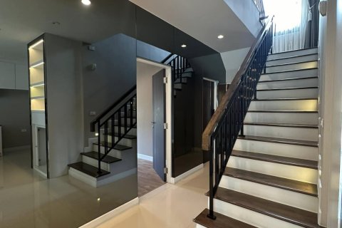 Casa de 4 dormitorios en Prawet, Bangkok, Tailandia № 123987 - foto 15