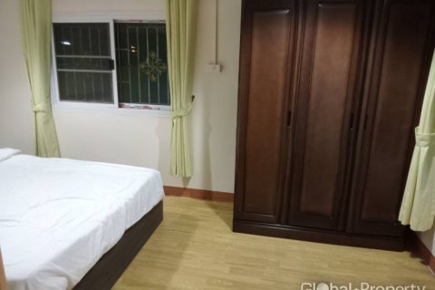 Casa de 4 dormitorios en Pattaya, Tailandia № 81874 - foto 15