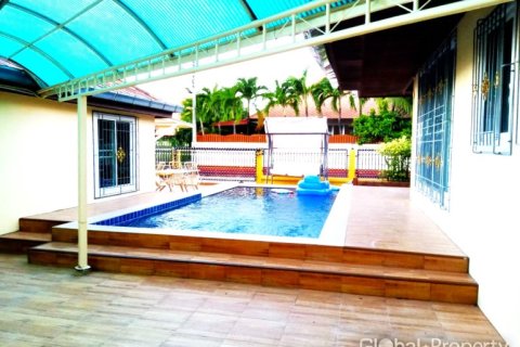 Casa de 4 dormitorios en Pattaya, Tailandia № 81874 - foto 7