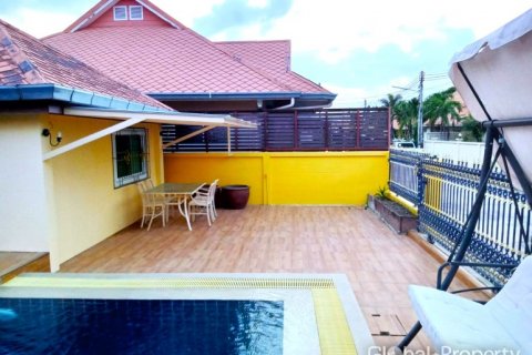 Casa de 4 dormitorios en Pattaya, Tailandia № 81874 - foto 3
