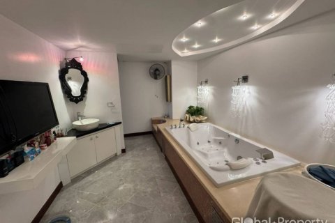 Condominio de 3 dormitorios en Pattaya, Tailandia № 132318 - foto 12