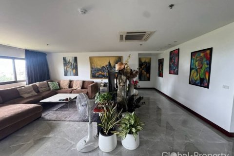 Condominio de 3 dormitorios en Pattaya, Tailandia № 132318 - foto 2
