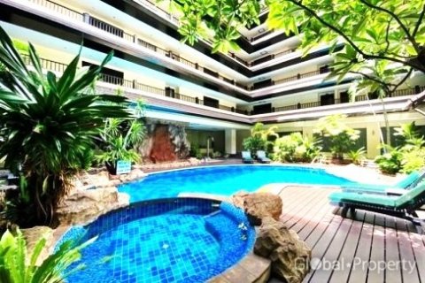 Condo in Pattaya, Thailand, 3 bedrooms  № 132318