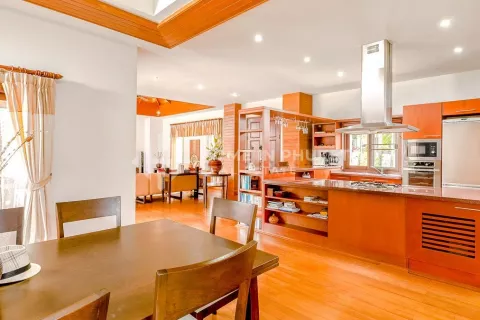 Casa de 4 dormitorios en Phuket, Tailandia № 130871 - foto 5