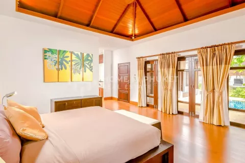 Casa de 4 dormitorios en Phuket, Tailandia № 130871 - foto 8
