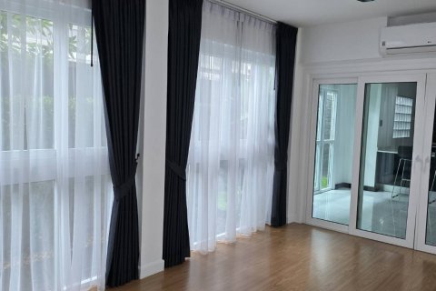 Chalet de 3 dormitorios en Pattaya, Tailandia № 130461 - foto 6