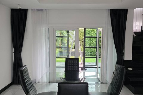 Chalet de 3 dormitorios en Pattaya, Tailandia № 130461 - foto 8