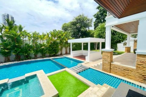 Chalet de 5 dormitorios en Pattaya, Tailandia № 130457 - foto 6