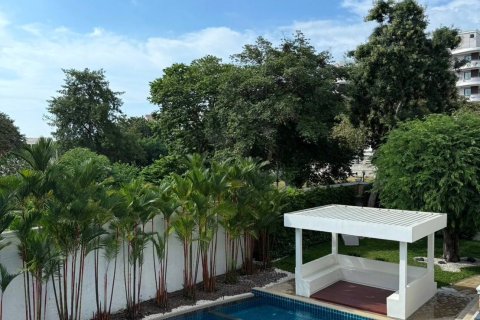 Chalet de 5 dormitorios en Pattaya, Tailandia № 130457 - foto 10