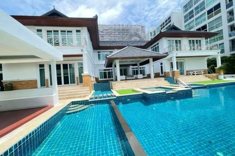 Chalet de 5 dormitorios en Pattaya, Tailandia № 130457 - foto 5