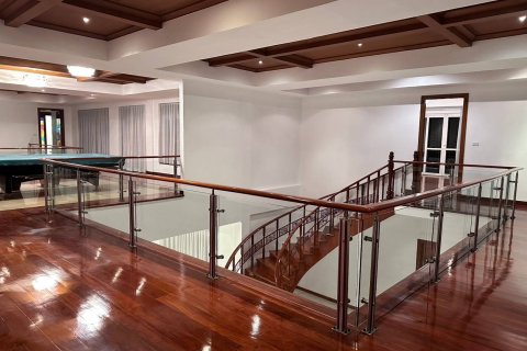 Chalet de 5 dormitorios en Pattaya, Tailandia № 130457 - foto 12