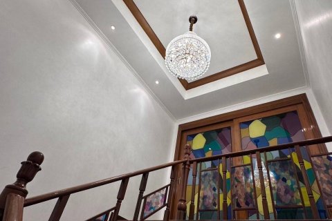 Chalet de 5 dormitorios en Pattaya, Tailandia № 130457 - foto 14
