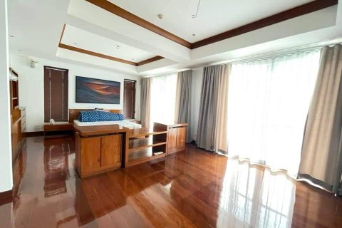 Chalet de 5 dormitorios en Pattaya, Tailandia № 130457 - foto 25