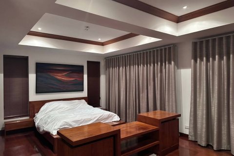 Chalet de 5 dormitorios en Pattaya, Tailandia № 130457 - foto 20