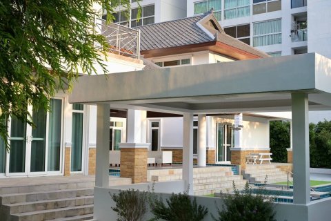 Chalet de 5 dormitorios en Pattaya, Tailandia № 130457 - foto 9