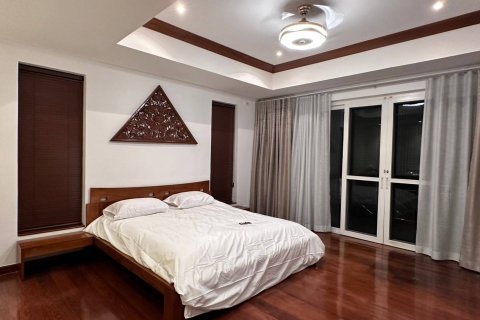 Chalet de 5 dormitorios en Pattaya, Tailandia № 130457 - foto 19