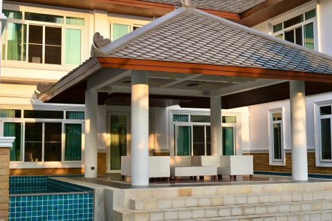 Chalet de 5 dormitorios en Pattaya, Tailandia № 130457 - foto 8