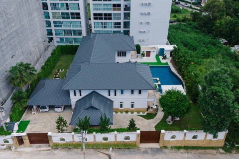 Chalet de 5 dormitorios en Pattaya, Tailandia № 130457 - foto 3
