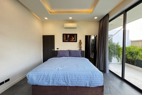 Chalet de 4 dormitorios en Pattaya, Tailandia № 130459 - foto 18
