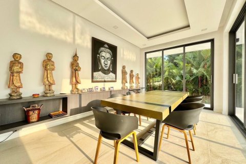 Chalet de 4 dormitorios en Pattaya, Tailandia № 130459 - foto 11